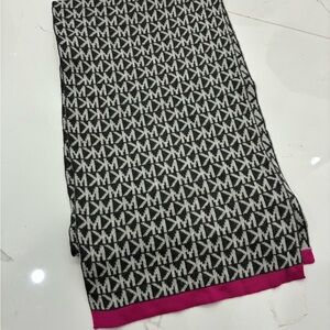 MICHAEL KORS MK Logo Knit Scarf Muffler – Black/White with Hot Pink Trim